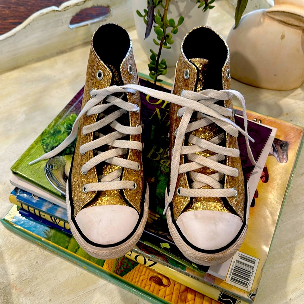 Converse Chuck Taylor All ⭐️ Star Glitter• High Top Sneakers “GOLD “.